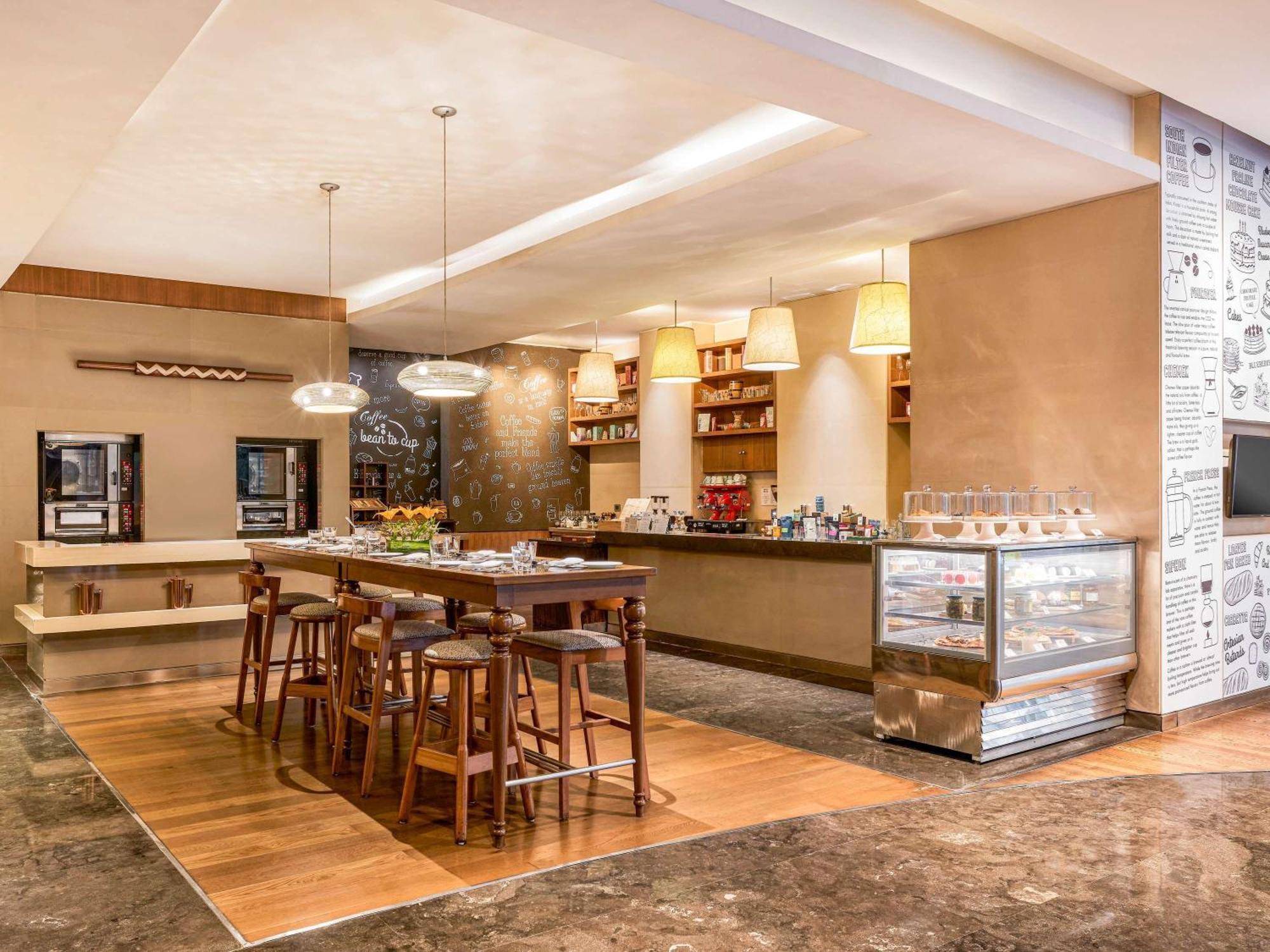 Pullman New Delhi Aerocity Экстерьер фото The Lounge at the airport