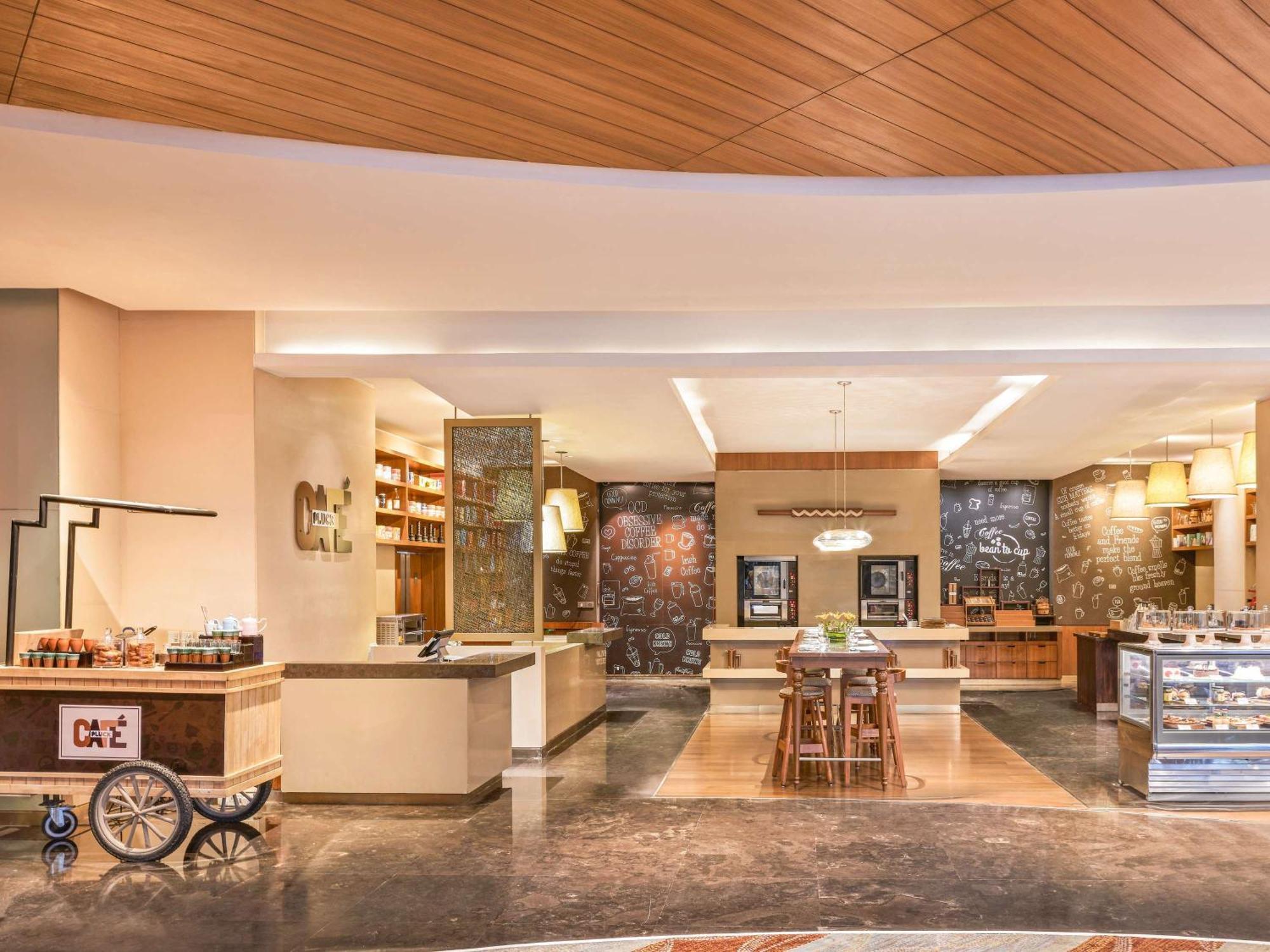 Pullman New Delhi Aerocity Экстерьер фото The lobby lounge
