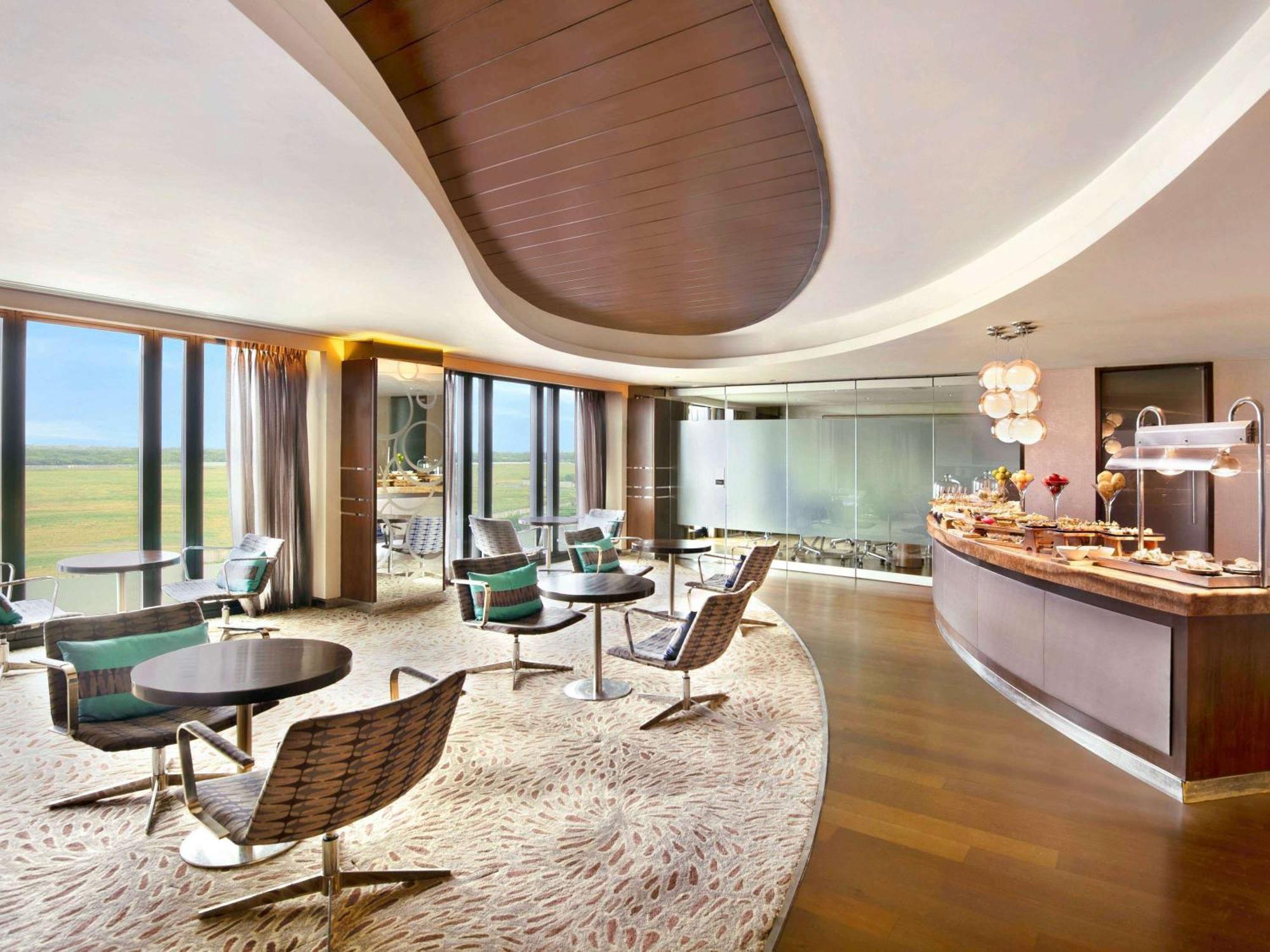 Pullman New Delhi Aerocity Экстерьер фото Club Lounge at KLIA