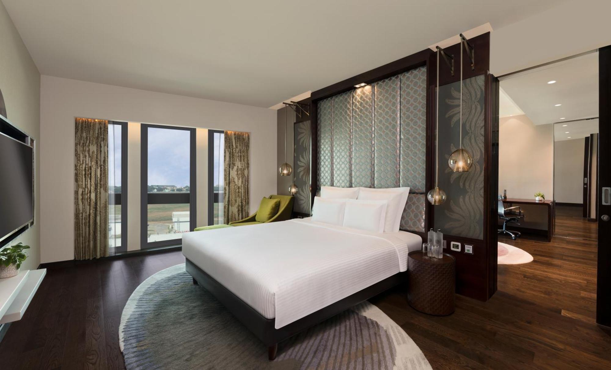 Pullman New Delhi Aerocity Экстерьер фото A bedroom at the hotel