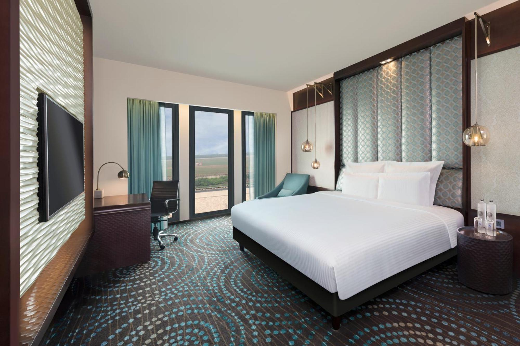 Pullman New Delhi Aerocity Экстерьер фото A guest room at the hotel