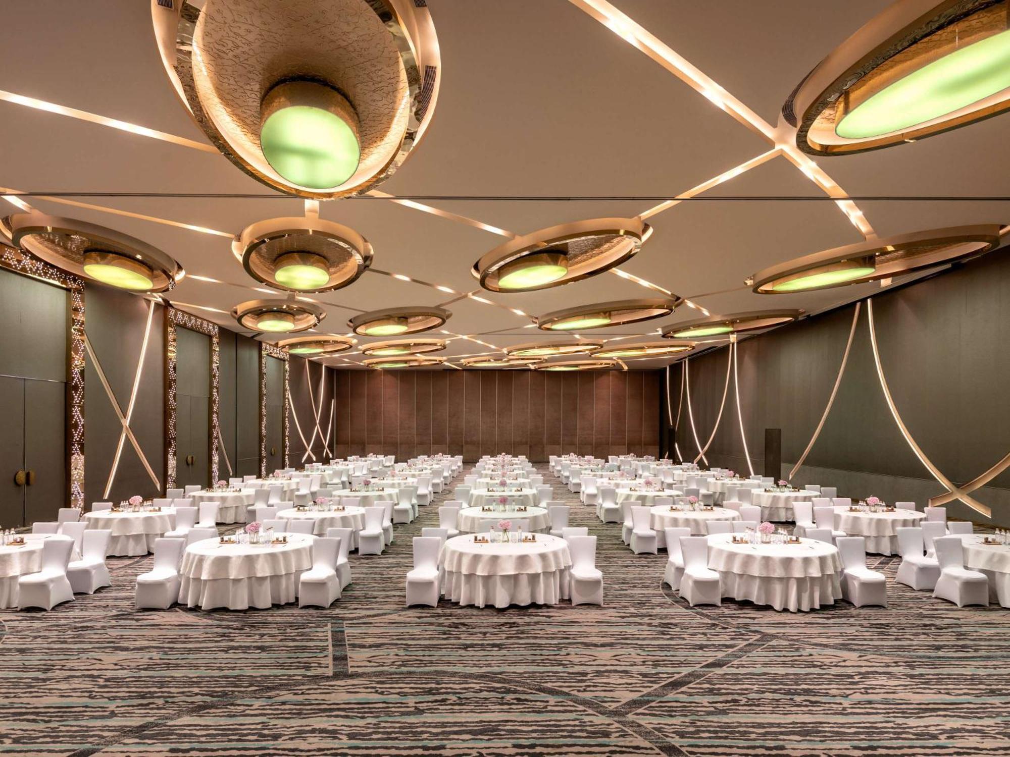 Pullman New Delhi Aerocity Экстерьер фото
