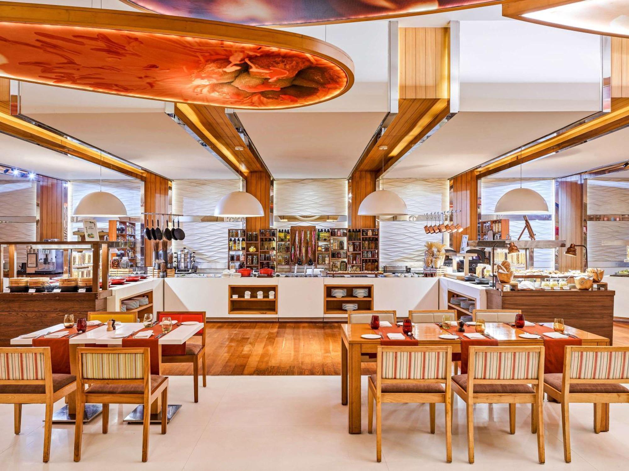 Pullman New Delhi Aerocity Экстерьер фото